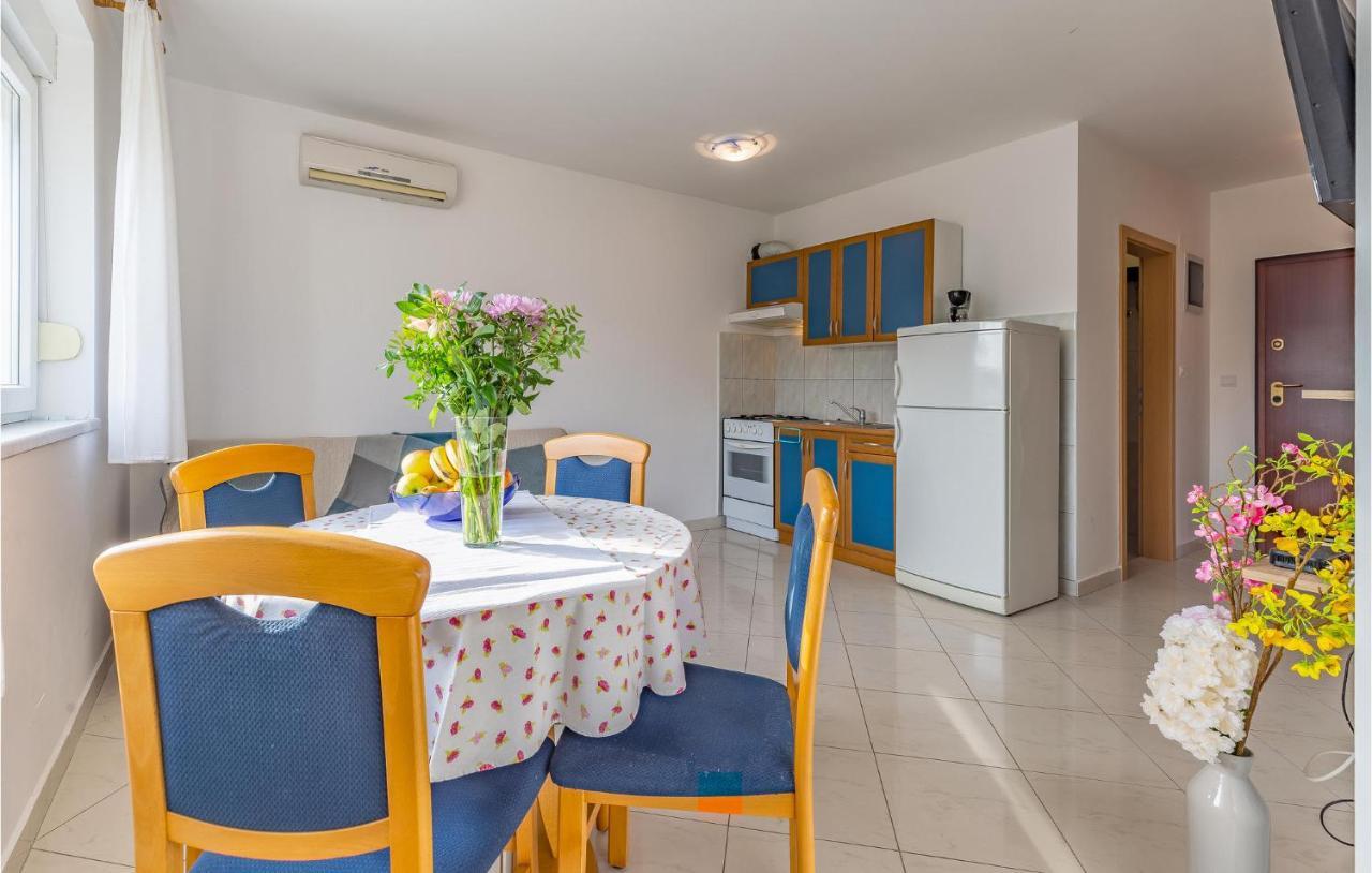 Lovely Apartment In Medulin With Kitchen Ngoại thất bức ảnh