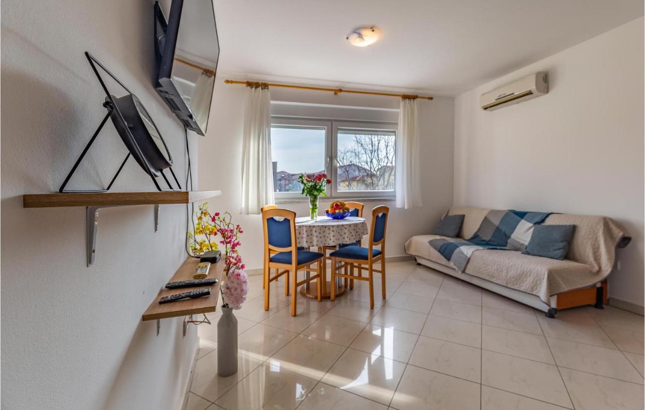 Lovely Apartment In Medulin With Kitchen Ngoại thất bức ảnh